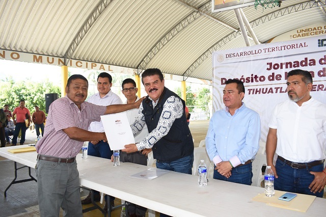 Preside Leobardo Gómez entrega de lista de testamento agrario