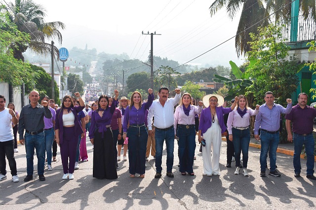 Reconoce Leobardo Gómez la fortaleza de 20 mujeres quienes fungen como autoridades auxiliares  sumándose a la lucha por destacar