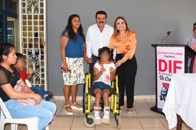 Asiste DIF a niños del programa Apadrinando de corazón