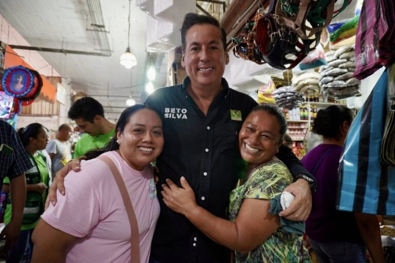 Mejoras en el mercado municipal con Beto Silva: agua limpia y seguridad